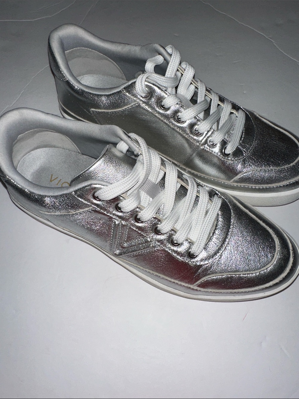 Women's Vionic Emery Metallic Silver Lace-Up Sneakers 7.5 Good Condition
